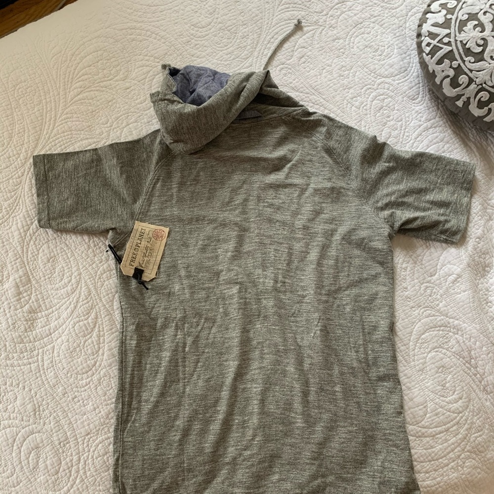 Men’s  t-shirt with hood. Great for teens or in-between sizes - Picture 3 of 3